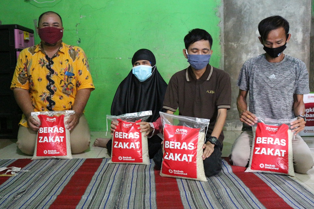 PPPA Daarul Qur'an Cirebon Salurkan Zakat Fitrah