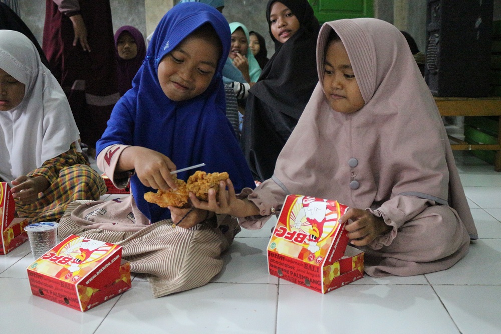 Buka Puasa Bersama Santri Rumah Tahfidz At-Thoyyiban