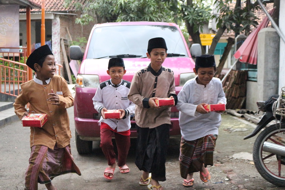 Lantunan Doa Santri Pesantren Yatim Dhuafa untuk Para Donatur