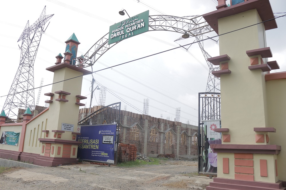 Alhamdulillah, Dinding Masjid Pesantren Tahfizh Daarul Qur'an Takhassus Tegal Sudah Berdiri Â 