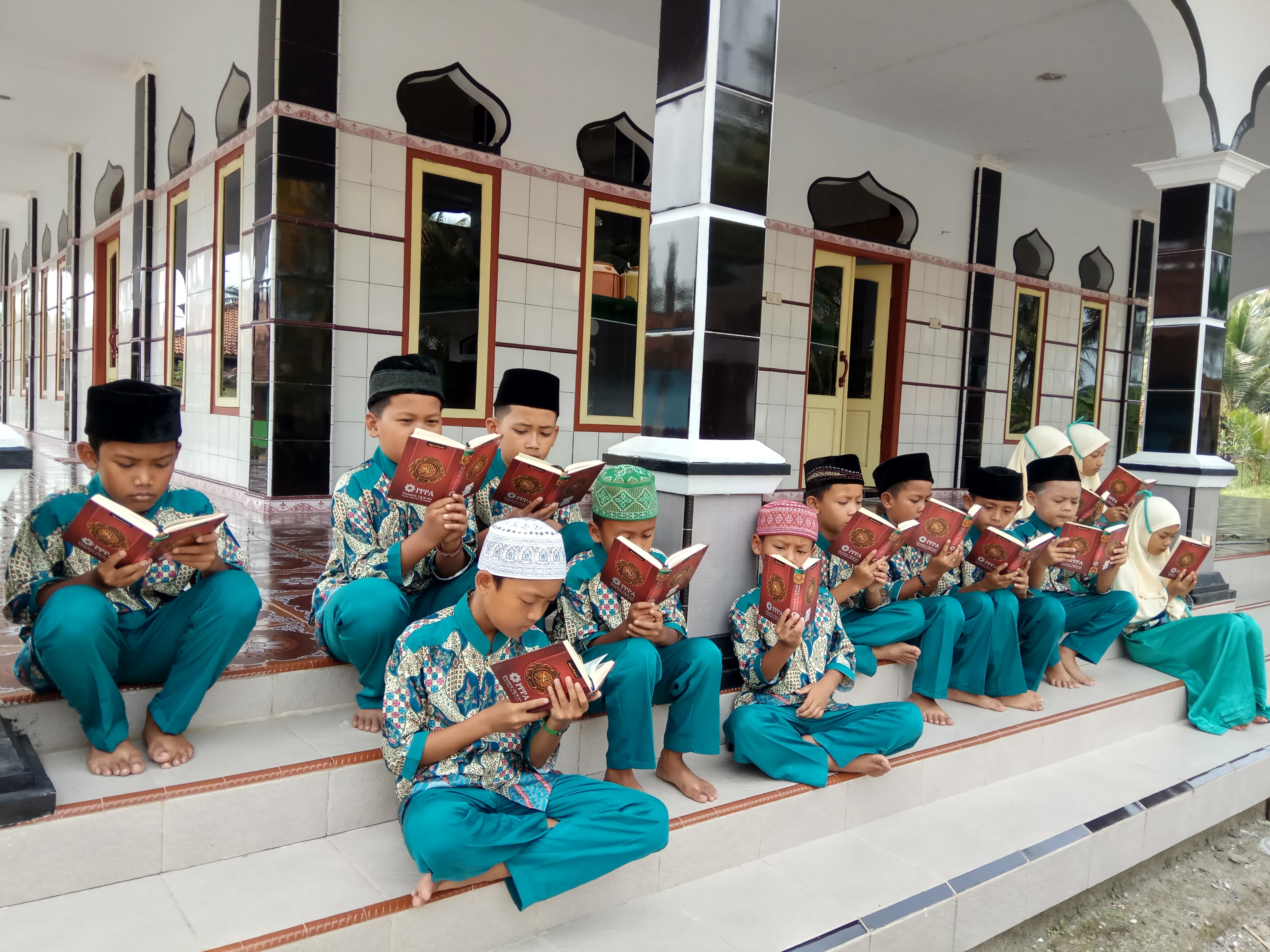 Wakaf Qur'an, Salah Satu Solusi Atasi Buta Huruf Hijaiyah di Indonesia