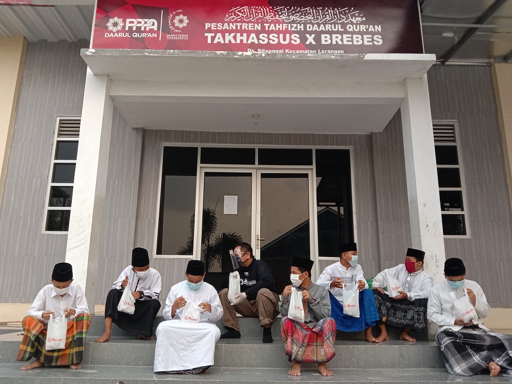 Daging Qurban untuk Santri Pesantren Tahfizh Daarul Qur'an Takhassus Brebes