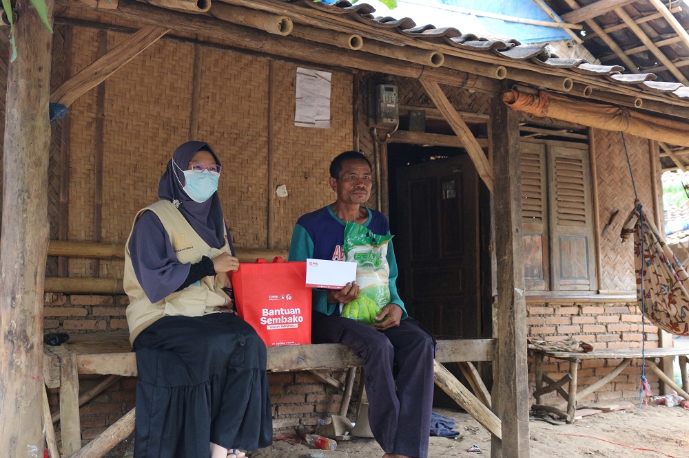 Berbagi Bingkisan Sembako, Ciptakan Senyum Mustahik