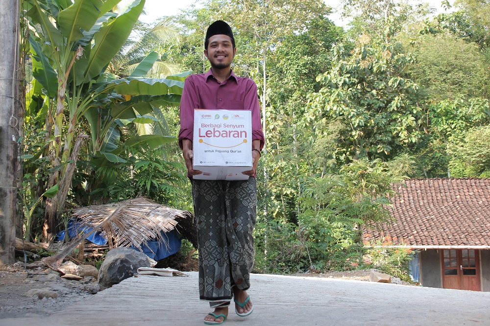 Bingkisan Senyum Lebaran untuk Pahlawan Al-Qurâ€™an di Kampung Qurâ€™an Rukem