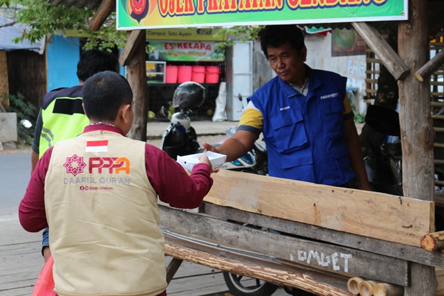 Berbagi Makanan Untuk Pejuang Nafkah