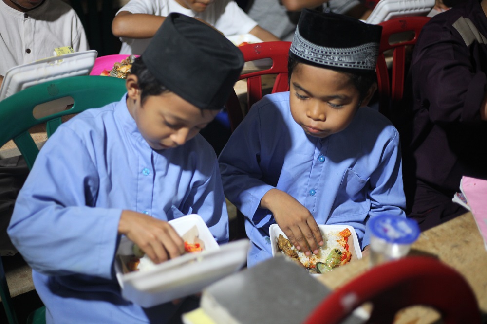 Buka Puasa Bersama Santri Daarul Huffaz Belawan