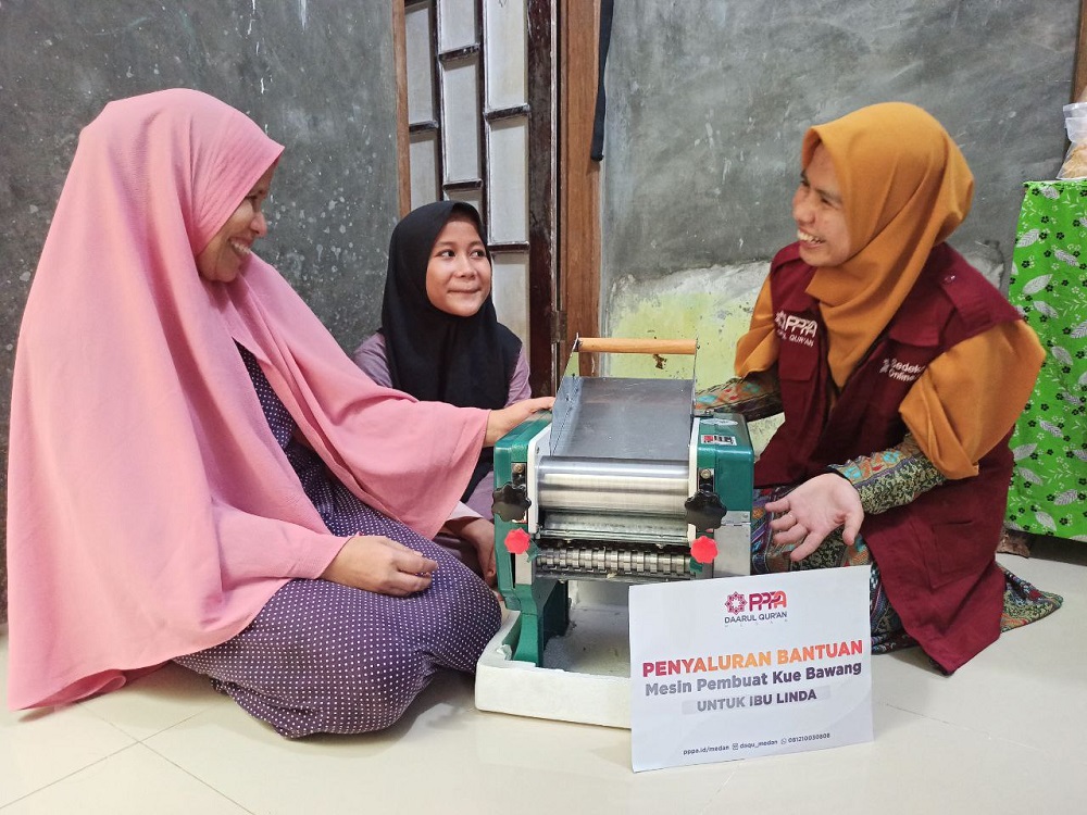 Buah dari Kesabaran, Ibu Linda Mendapatkan Bantuan Mesin Pembuat Kue