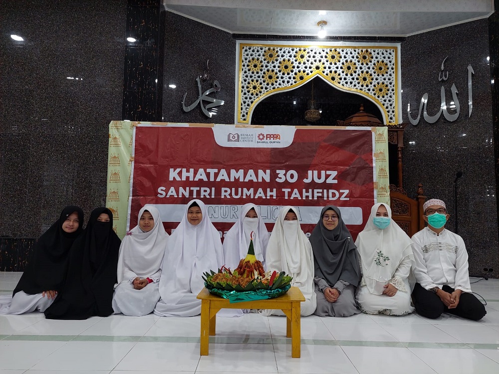 4 Santri Rumah Tahfidz Nur Sulicha Selsaikan Hafalan 30 Juz