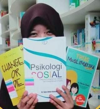 Mahasiswi STMIK Antar Bangsa Berhasil Terbitkan 3 Buku