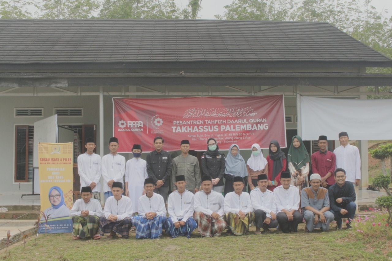 Santri Pesantren Takhassus Palembang Belajar Materi Kenegaraan