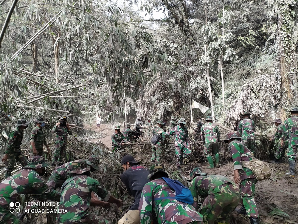 'Kode Alam' Gunung Semeru Sebelum Erupsi