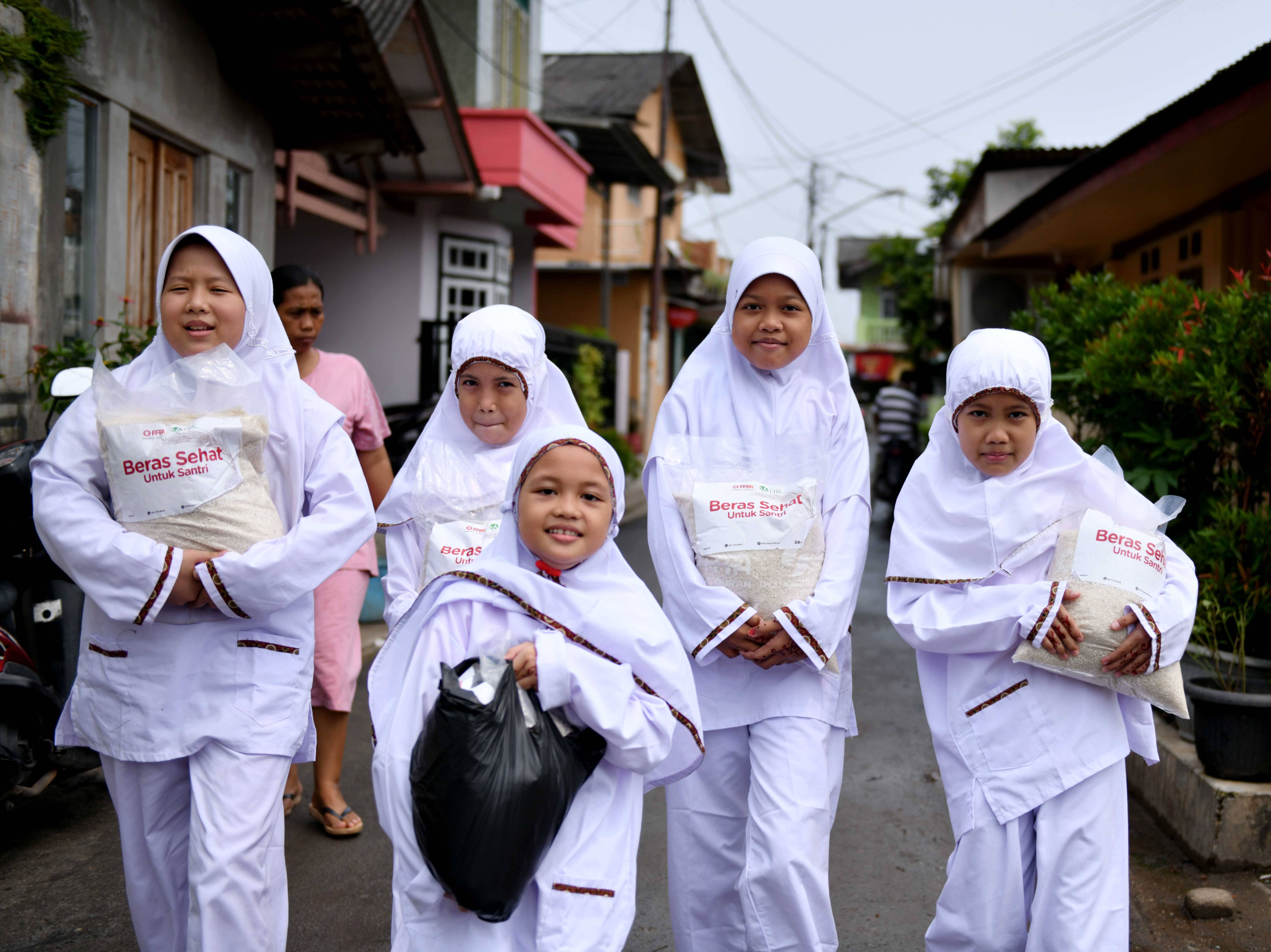 PPPA Daarul Qurâ€™an Bersama HIK Salurkan Bantuan untuk Santri Terdampak Krisis Covid-19