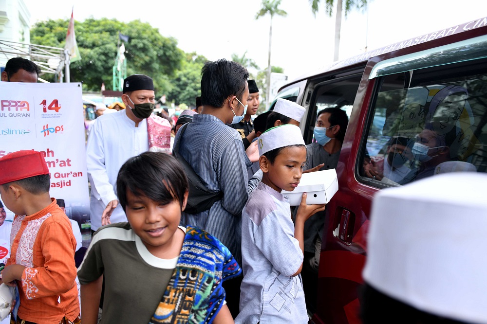 Sambut Milad ke-14, PPPA Daarul Qur'an Gelar Sedekah Makan Jum'at