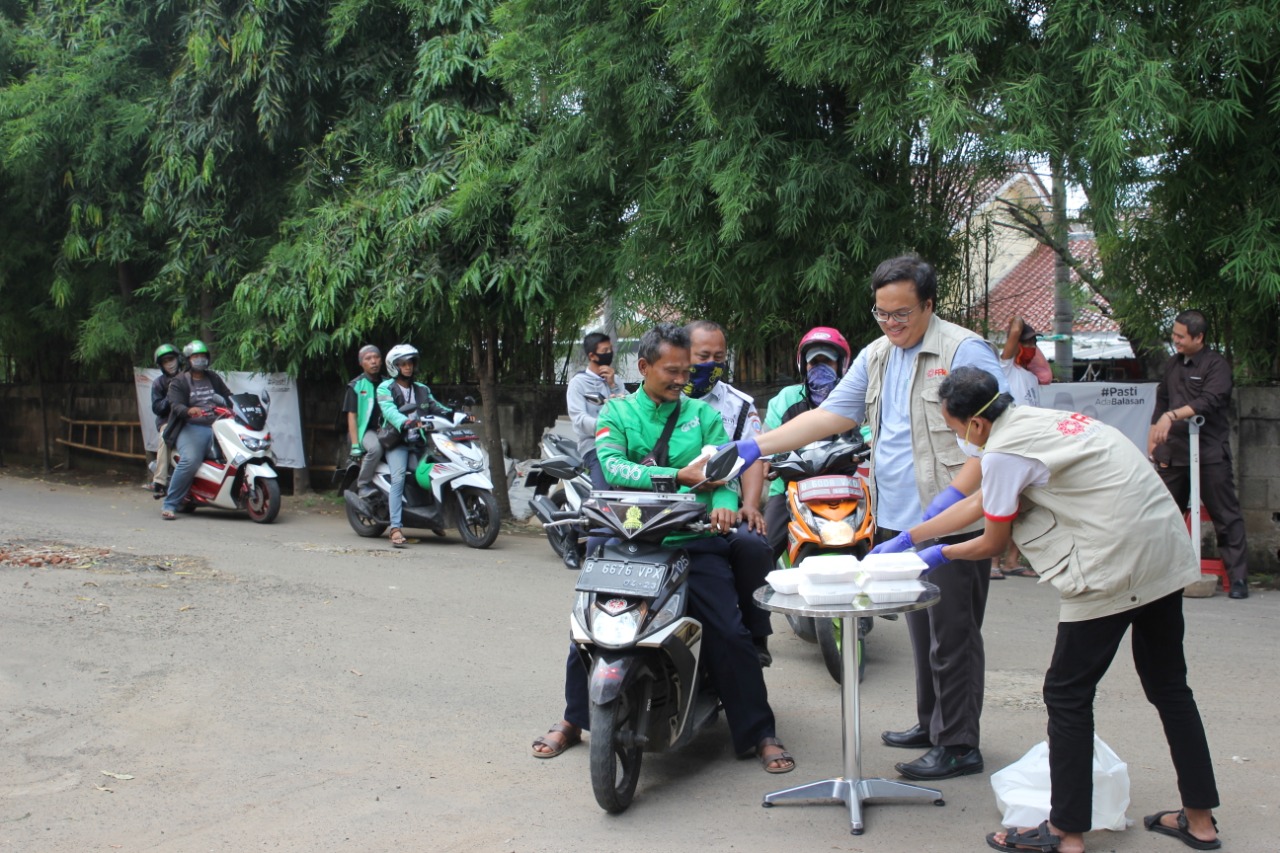 Sedekah Makan Siang untuk Ojol