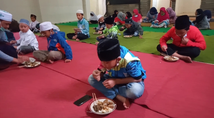 Sate untuk Santri Suku Tengger Kampung Qurâ€™an Bromo