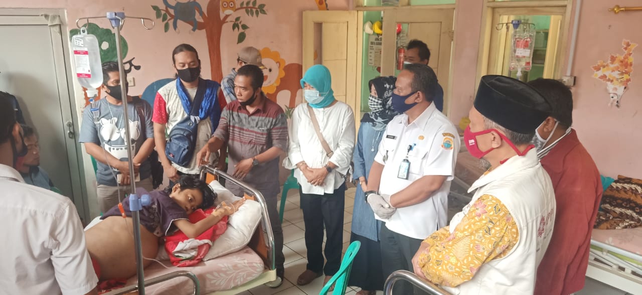 Bantuan untuk Hadi, Pemuda 17 Tahun yang Mengalami Penyumbatan Usus