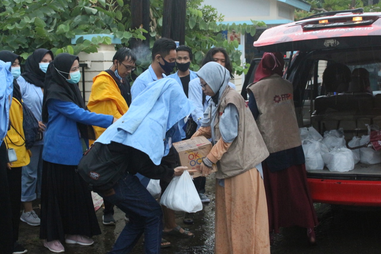 Makan Siang Gratis untuk Mahasiswa dan Aparat Keamanan