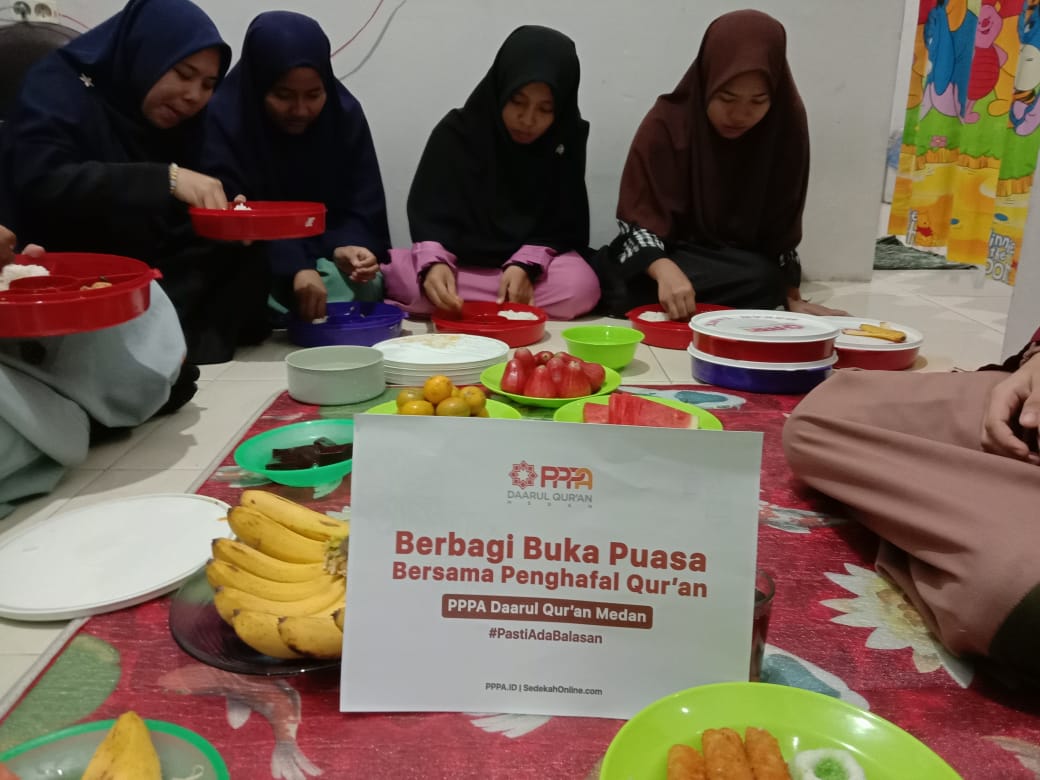 Berbagai Santap Buka Puasa Bersama Santri Rumah Tahfidz Fadhillah