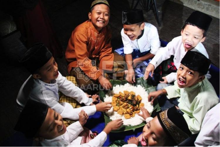 Pahala Berbagi Buka Puasa untuk Penghafal Al-Qur'an