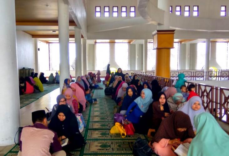 Kelas Bunda Mengaji Diserbu Ratusan Ibu-Ibu