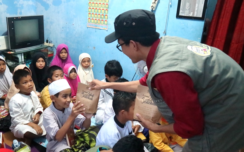 Berbagi Takjil Ramadhan Bersama Mobile Qur'an