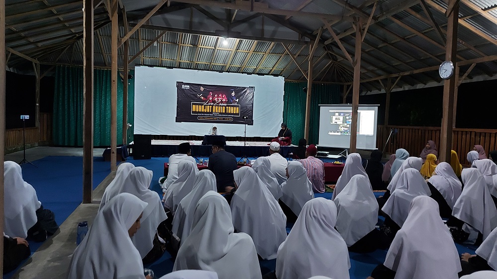 Munajat Akhir Tahun Bersama Donatur dan Santri Pesantren TakhassusÂ 