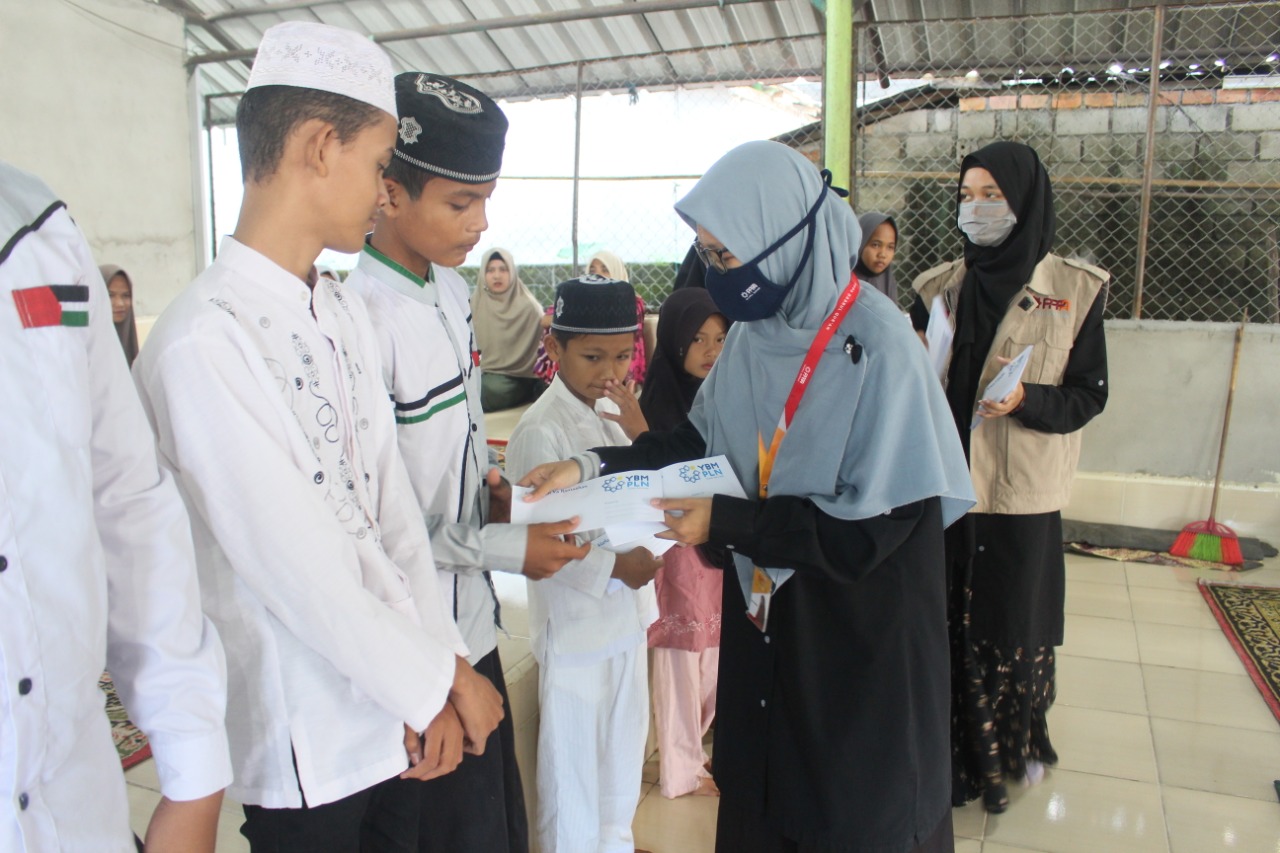 Kolaborasi Bersama PT. PLN Salurkan Donasi untuk Anak Yatim