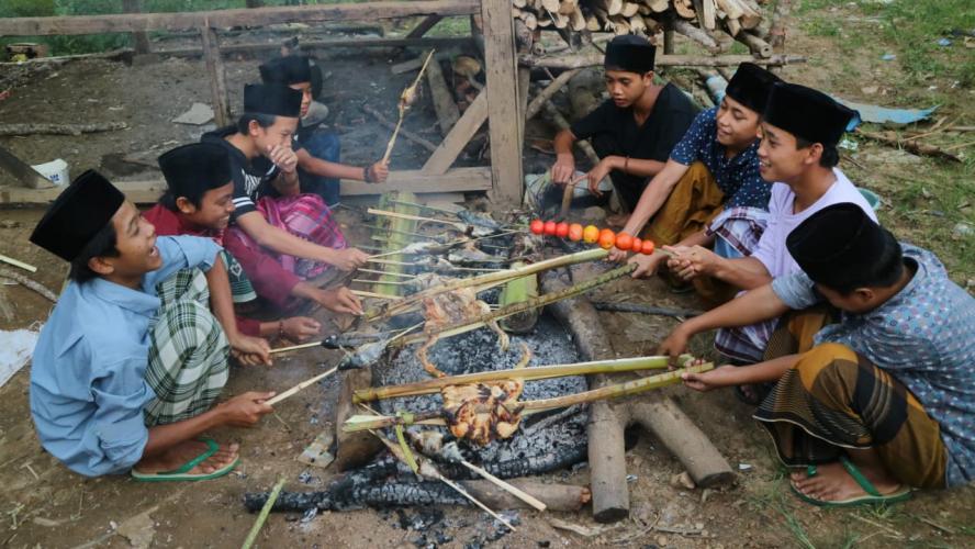 Hidangan Istimewa untuk Santri Kobong