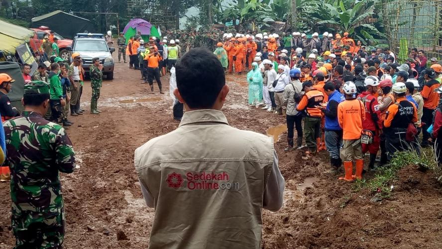 Masih Ada 20 Korban Tertimbun Longsor Sukabumi