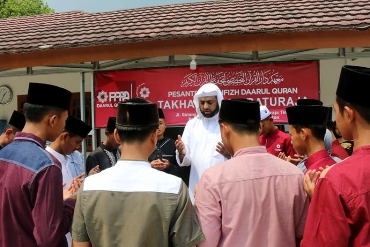 Melihat Keakraban Syekh Muhammad dengan Santri Takhassus Baturaja