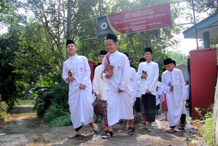 Mengenal Takhassus, Pesantren Gratis untuk Yatim Dhufa