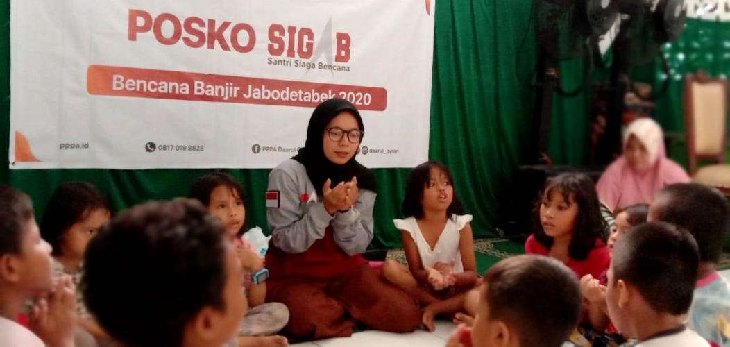 Senyum Sumringah Anak-Anak Korban Banjir di Petamburan