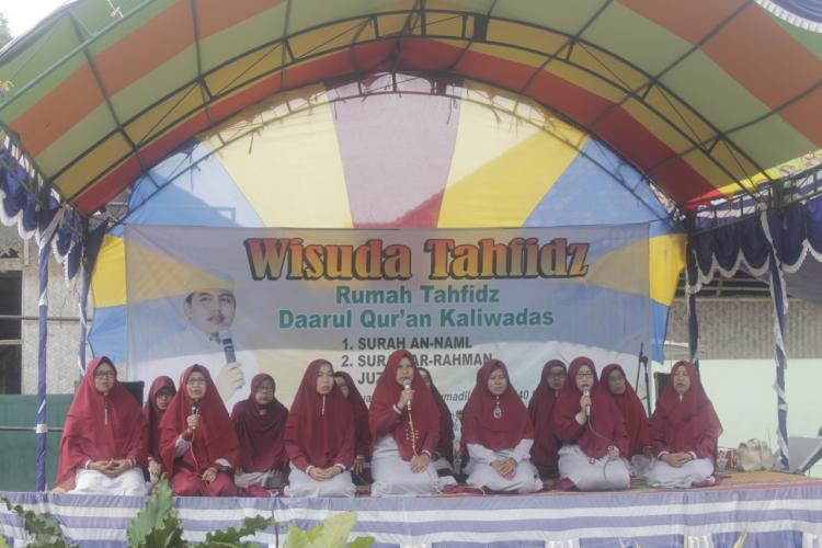 Rumah Tahfizh Mewisuda Ibu-ibu Kaliwadas